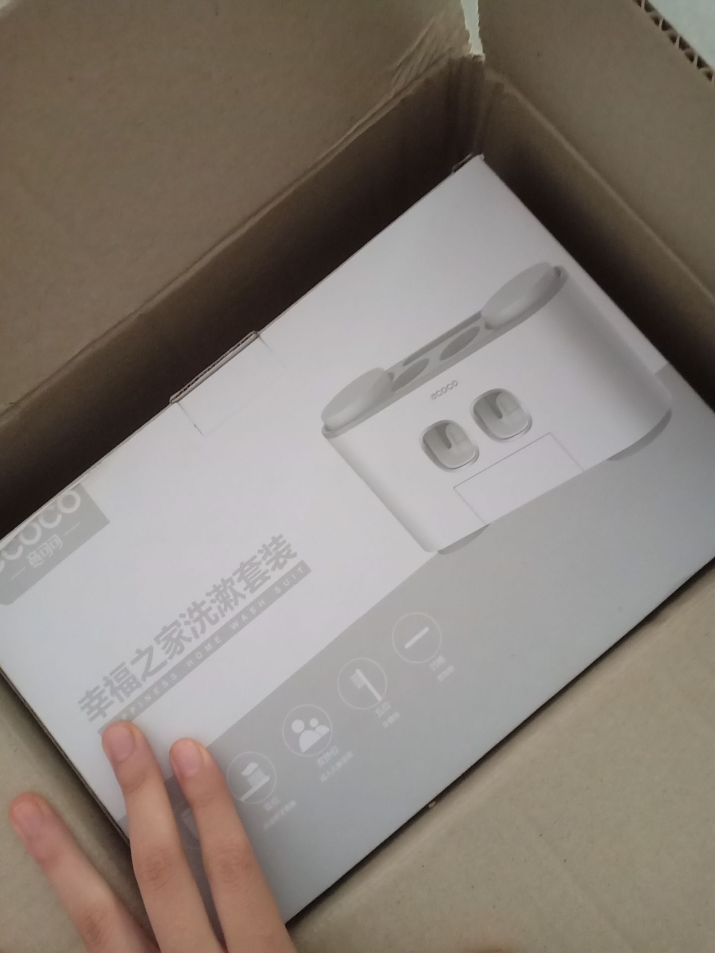 rất không hài lòng.

em mua bộ hộp nhựa mà lại giao cho em sản phẩm này. Em không có nhu cầu sử dụng sản phẩm này. Tuy nhiên do vấn đề cá nhân mà sau 1tuần em mới trực tiếp nhận được đơn hàng thì tiki không chấp nhận đổi trả nữa. Khi giao sản phẩm sai thì em đã thanh toán tiền với shipper và báo cáo shipper về hàng giao sai. em biết tiki có thể hỗ trợ đổi trả sau 48tiếng, tuy nhiên em rất mong được nhà bán hàng cân nhắc đôi trả do nhà bán hàng đóng gói sai sản phẩm.