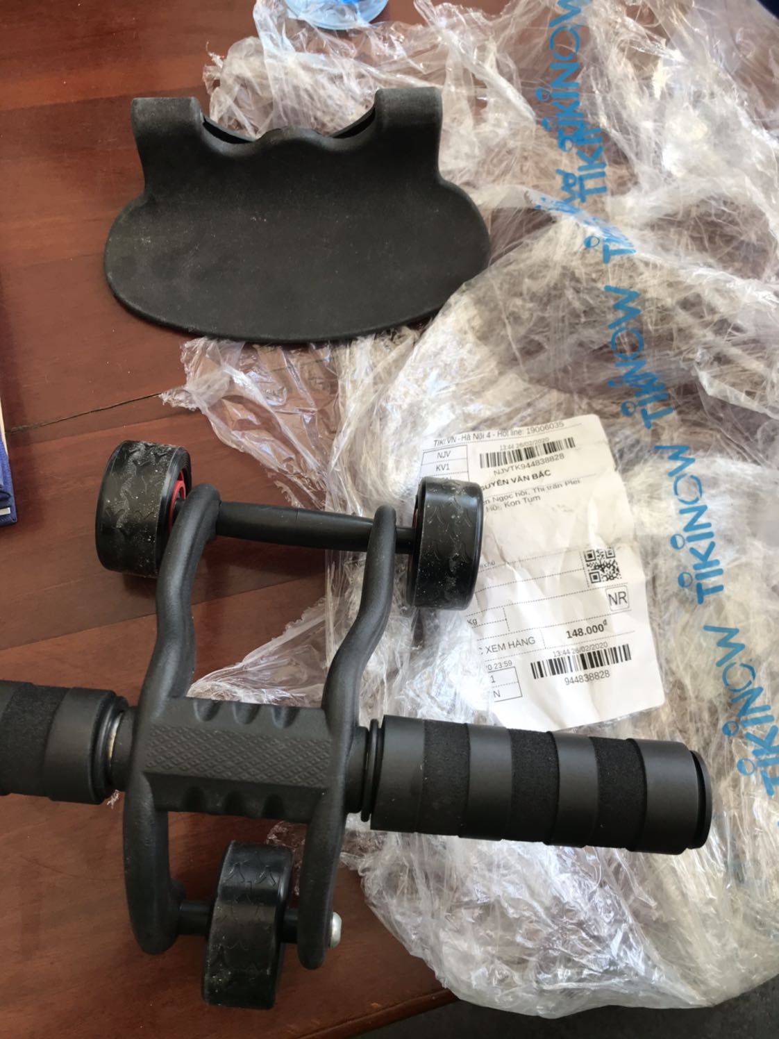 Shop xem hai đơn hàng của mình đặt con lăn 4 bánh . Mà sao lại gửi toàn con lăn 3 bánh vậy ? Sdt của mình ***