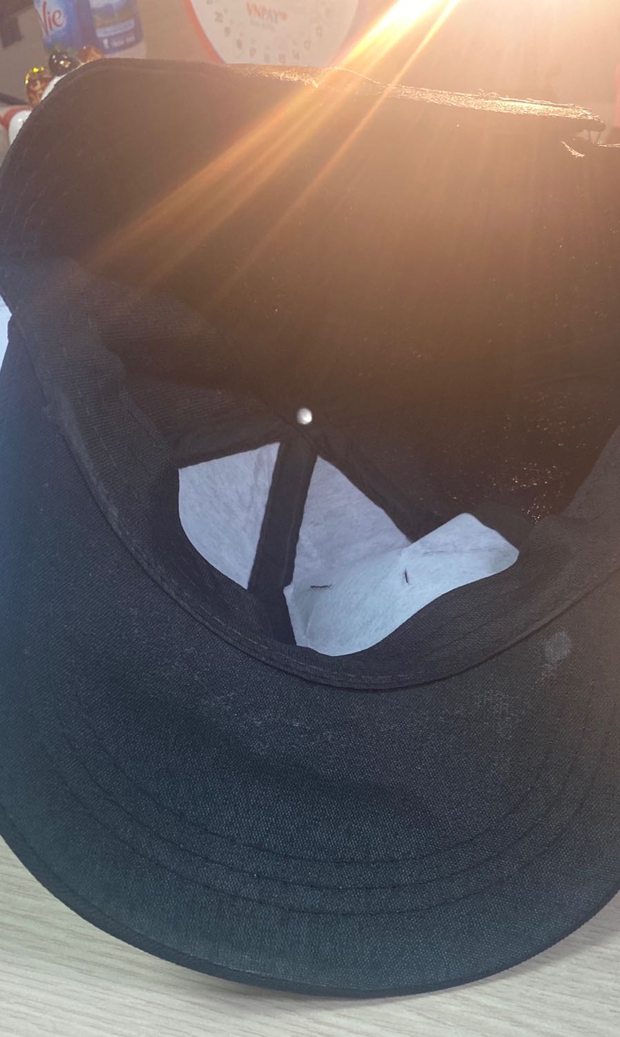 Nếu bạn nghĩ sẽ mua được mũ đẹp thì bạn nhầm nhé. Với giá rẻ chất lượng cũng sẽ tỷ lệ thuận thôi. Không hài lòng với sp nhưng đã chót mua 2 cái :(( Nếu bạn nghĩ sẽ mua được mũ đẹp thì bạn nhầm nhé. Với giá rẻ chất lượng cũng sẽ tỷ lệ thuận thôi. Không hài lòng với sp nhưng đã chót mua 2 cái :((