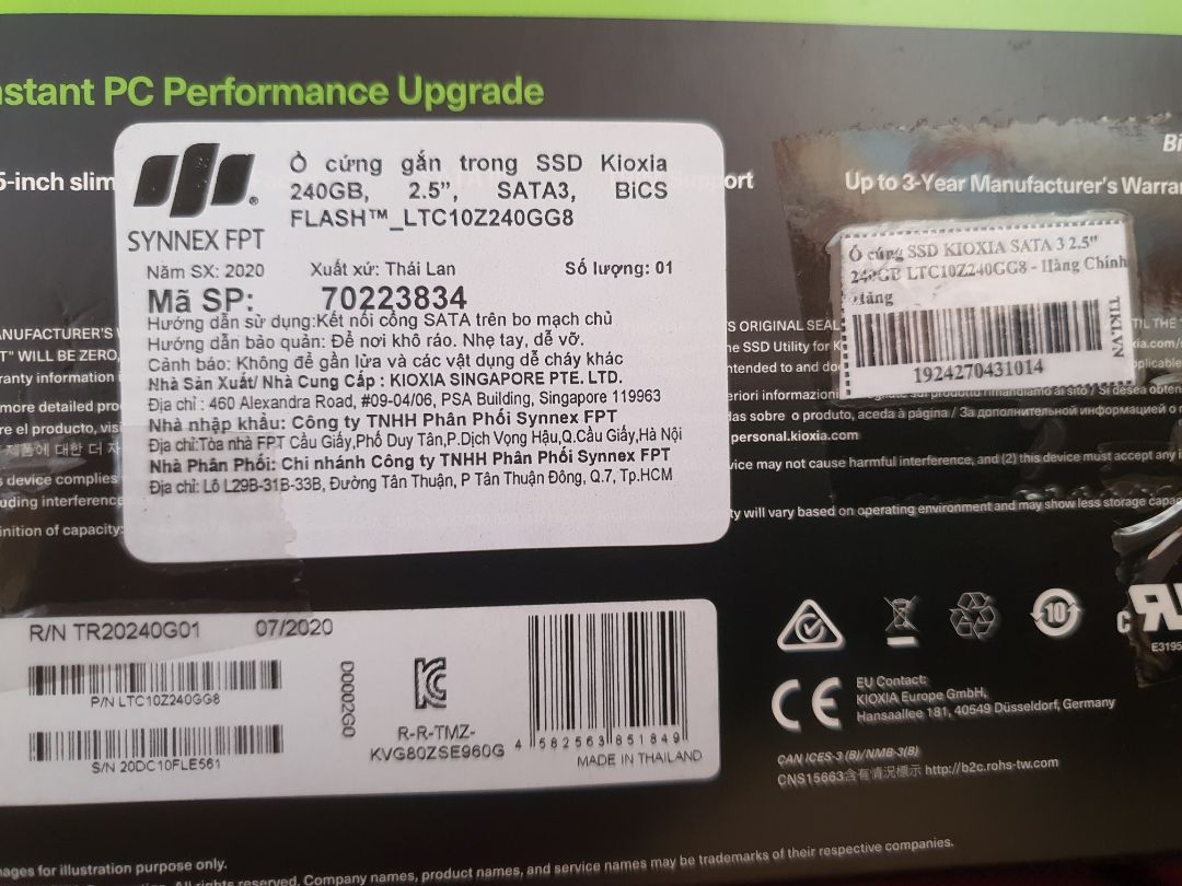 vừa nhận hàng. chưa sử dụng.
đóng gói okay, tem nhà phân phối Lê Phụng okay. 
tuy nhiên, tem bảo hành của fpt thì đã chốt từ 1.2020 - mất 1 năm bảo hành???
có thể đổi lại như thế nào?