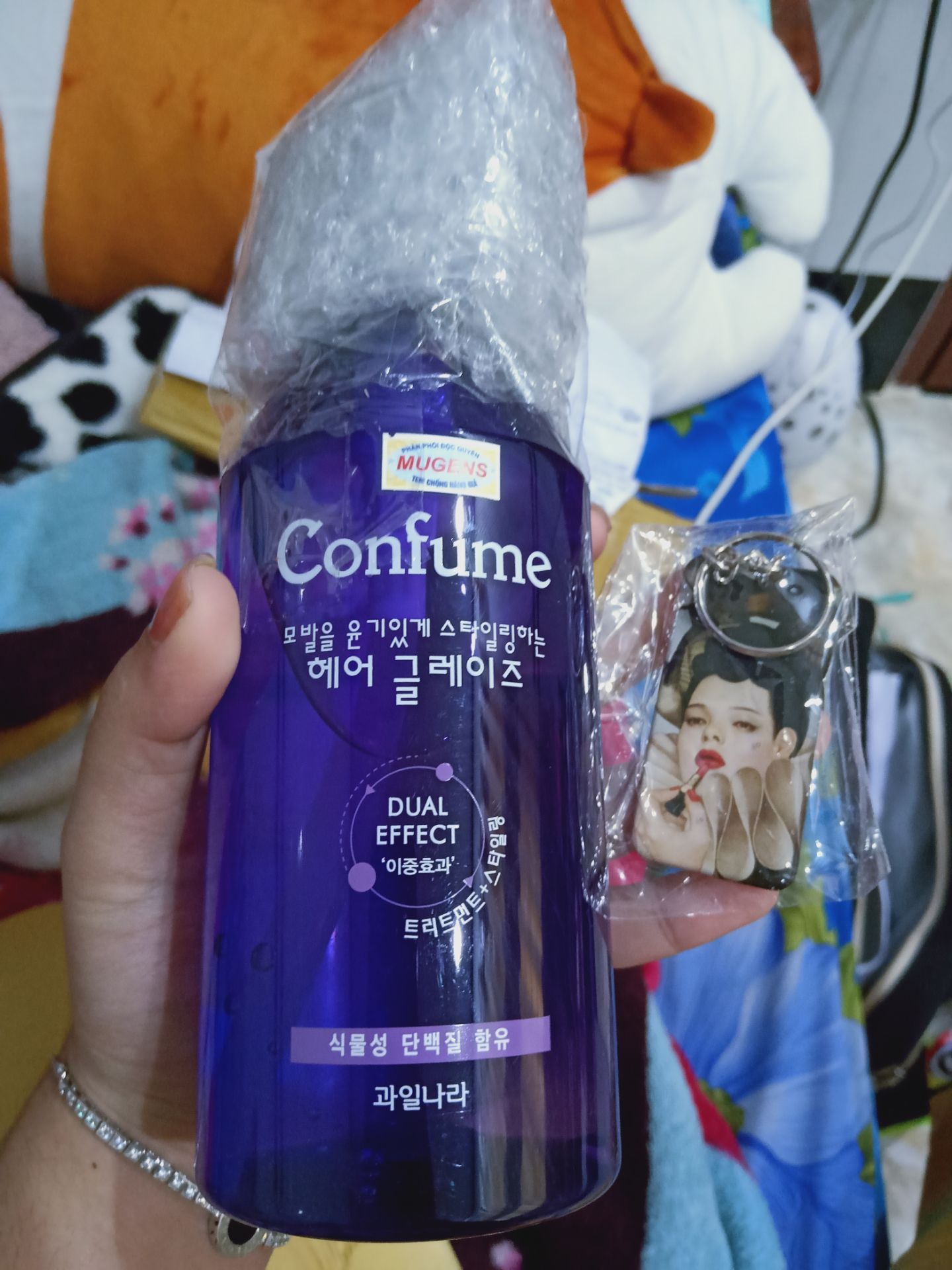 Bỏ tiền ra mua sữa tắm chứ không phải Gel tạo kiểu tóc. Không biết có sai sót gì không nhưng mình cần Tiki xử lý việc này. Lần đầu tiên mua phải hàng như thế này rất thất vọng khi đợi đặt từ trước tết tới giờ còn hơn mười mấy ngày mà hàng nhận được như vậy.