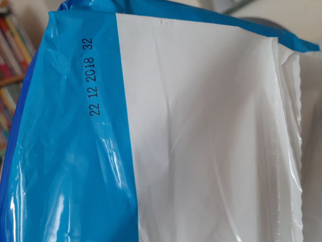 Tã sản xuất từ 2018, sắp hết hạn. Cho 2 sao do shop ko ghi rõ ngày sản xuất trong bài đăng. Nếu biết sắp hết hạn mình đã ko mua.