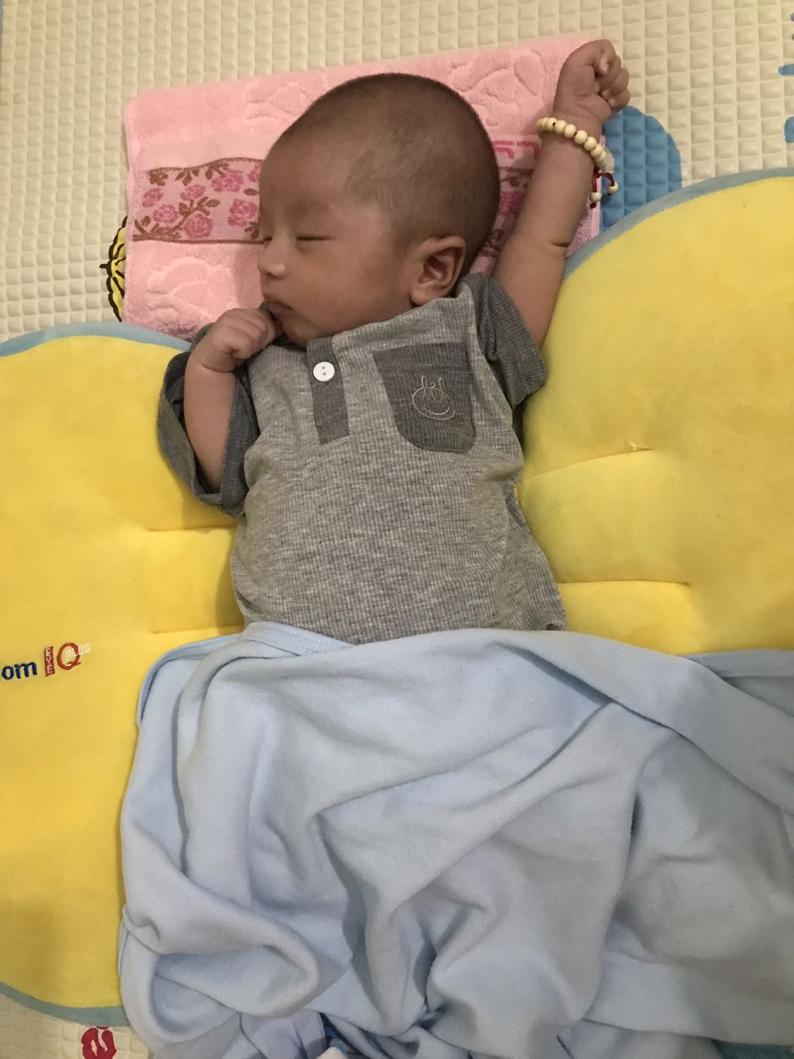 Giấy dễ rút từng tờ một nhé các bạn! Mùi dịu nhẹ dễ chịu! Đóng gói sp cẩn thận, chắc chắn, giao hàng nhanh!