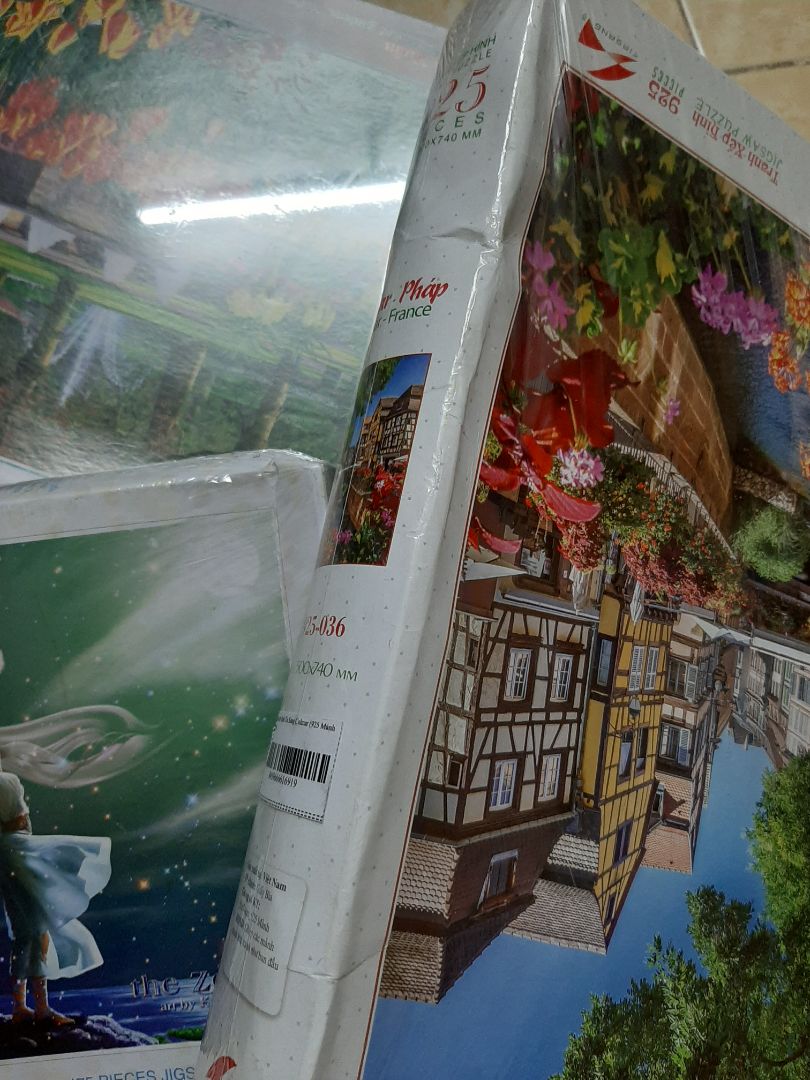 hộp bộ xếp hình khá dày dặn mà các bạn đóng gói vận chuyển ko cẩn thận, bẹp dúm cả hộp. 6 hộp hộp nào cũng bẹp tơi tả. mình mua làm quà sinh nhật cho cháu mà bẹp hết chả muốn tặng luôn. mong tiki chú ý về khâu đóng gói vận chuyển vs những đồ dễ móp méo. Có cái hộp đẹp để đựng mà bẹp hết trơn. trừ 1sao vì vừa bị bẹp dúm dó hộp lại còn nhận muộn 2 ngày. Lần đầu tiên thất vọng với tiki