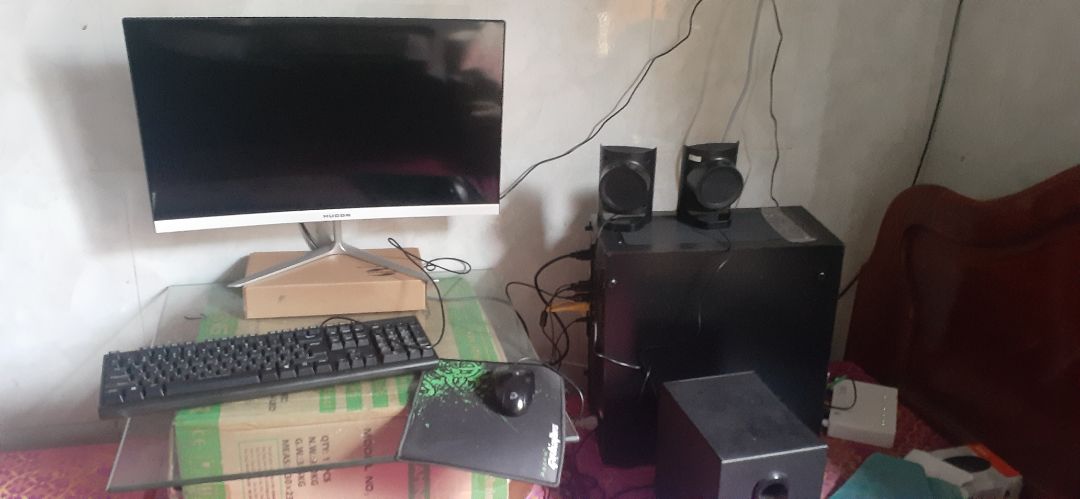 giao hàng trước dự tính 1 ngày ,máy sau khi dùng 3 ngày thì đánh giá, khởi động nhanh, dùng chơi lol thì quá ok, đồ họa màng hình nhìn đẹp cho hàng 5*, chị gọi điện giao hàng cũng cho 5* nhưng người tới giao thì cho 3* thôi. nhưng ko biết dùng thời gian thì ra sao nữa .nhờ tiki kích hoạt bảo hành hộ mình nhé. mã đơn hàng sê ri mình chụp đó. nếu hàng dùng giờ tới cuối năm ok thì mình mua thêm tivi 4k bên kiti luôn.