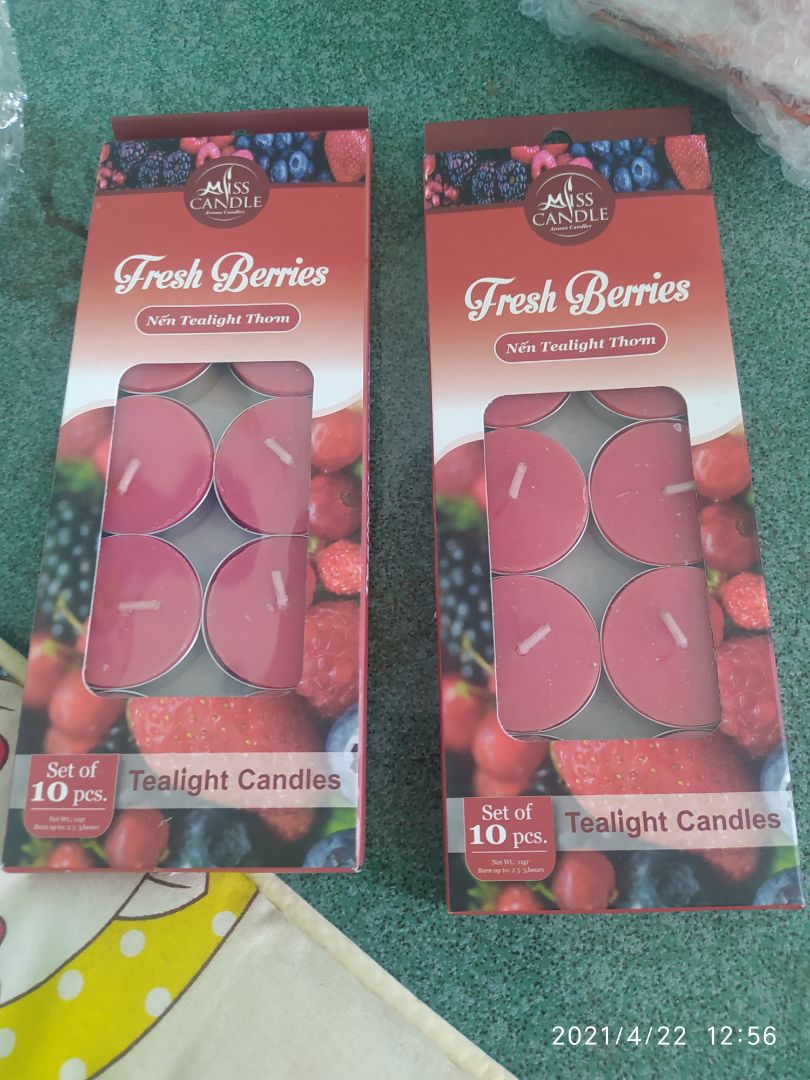 Đây là dòng sản phẩm không chỉ có công dụng thắp sáng, trang trí mà còn tỏa mùi hương dễ chịu giúp tinh thần thư giãn và sảng khoái hơn. Có rất nhiều dòng nến thơm được làm từ các nguyên liệu khác nhau. Tuy nhiên sáp thực vật chính là lựa chọn an toàn nhất bởi vì rất gần gũi với con người