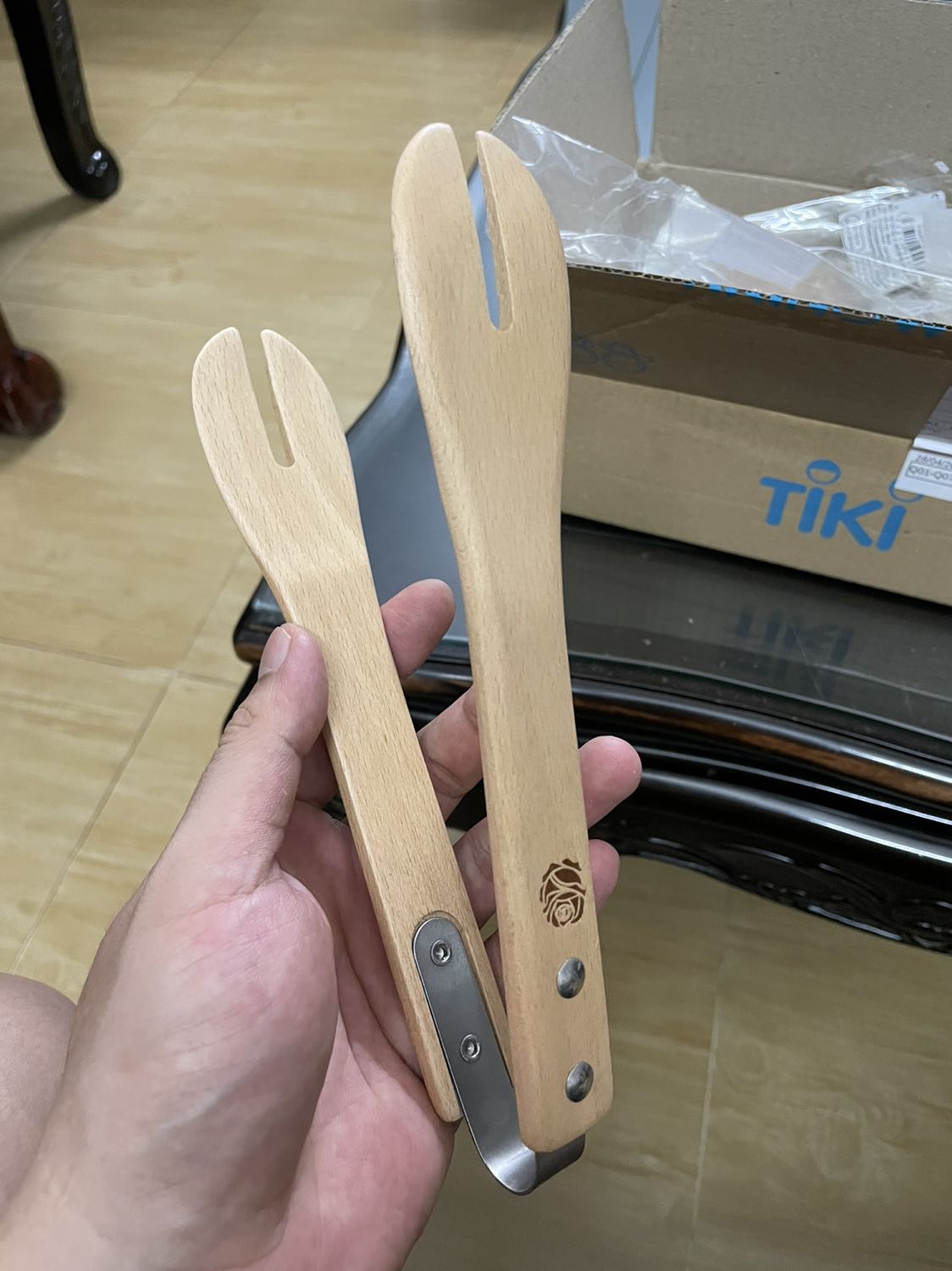 Kẹp rất đẹp, chắc chắn (cần dùng một lực tương đối), hoàn thiện không thể chê vào đâu được.
Đóng gói cẩn thận, giao cũng rất nhanh!!! 5 sao