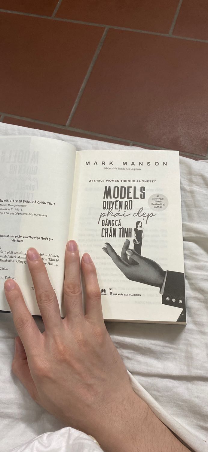 Hôm qua đặt hôm nay có luôn. Sách rất hay, mới đọc hết chương 1 nhưng sách đã cho mình nhận thấy một góc nhìn rộng hơn về vấn đề tình cảm. Sách này mình thấy ko chỉ là hành trang để có 1 mối quan hệ tốt sau này mà lớn hơn nó giúp mình định hướng tốt hơn trong cuộc sống