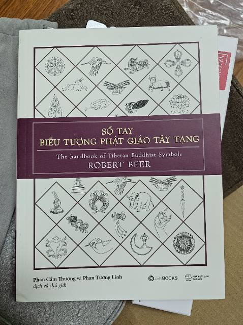 Nội dung ổn, sách đẹp, cung cấp một công cụ tốt cho độc giả muốn tìm hiểu về văn hóa lịch sử và nghệ thuâtn tôn giáo.