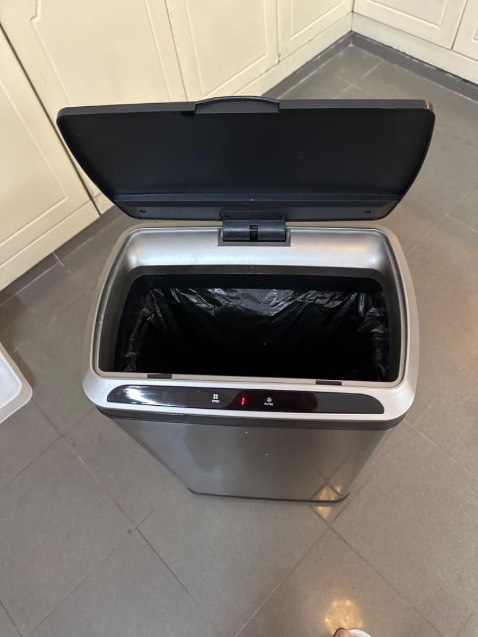 Sản phẩm tốt, nhìn chắc chắn, inox sáng bóng , giá cả hợp lý, shop tư vẫn rất nhiệt tình, cảm ứng và cảm biến rất nhạy, đã mua cái thứ 3 , rất hài lòng