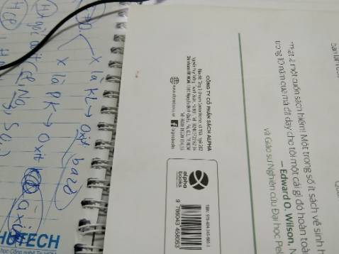 Shop gói cẩn thận lm ạ nhưng hàng về đến sách bị trầy xước và bên ngoài sách dính gì đó nhìn cuốn sách ko đc trắng cứ bết bết thế nào ấy ạ.Nhưng v cũng tạm rồi ạ🥰 Vì giá như vậy là tuyệt vời r.