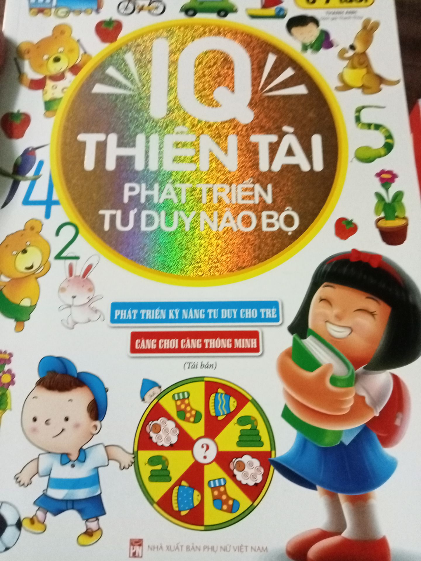 sách đẹp rõ nét