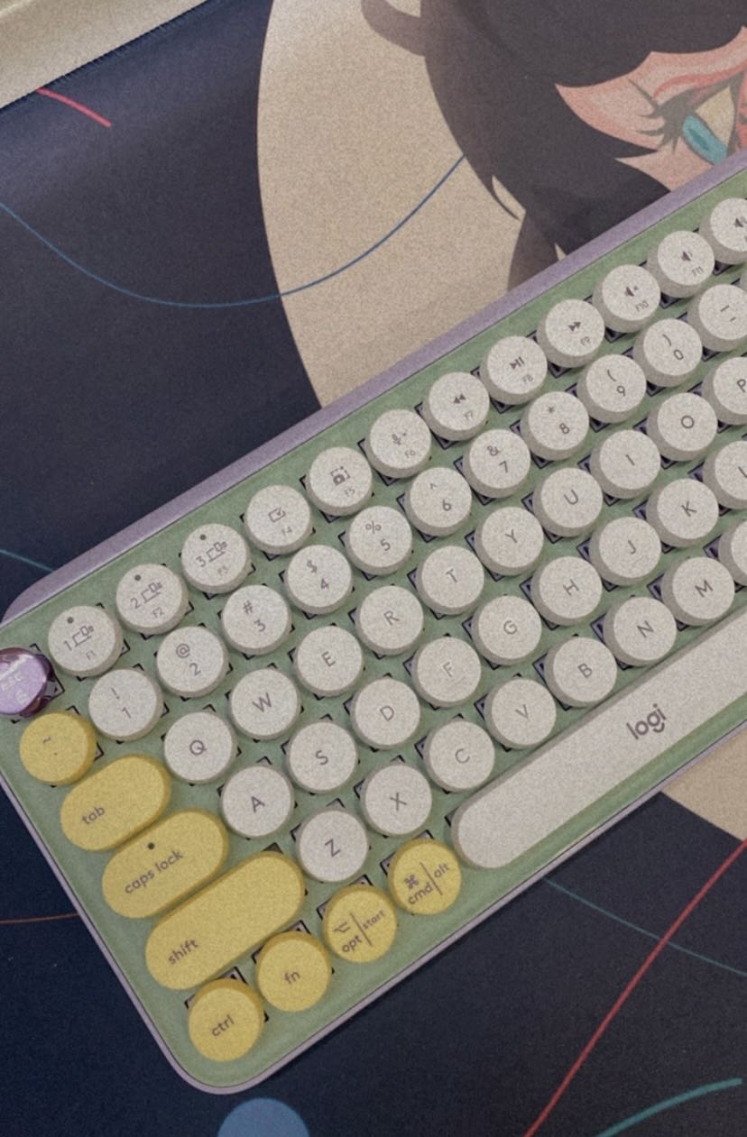 Bàn phím màu xinh xỉuuuu, bấm êm 
Hơi nặng nên sẽ khó mang vác thường xuyên bằng balo
Ai chưa quen bấm phím tròn sẽ cần thời gian để làm quen Bàn phím màu xinh xỉuuuu, bấm êm 
Hơi nặng nên sẽ khó mang vác thường xuyên bằng balo
Ai chưa quen bấm phím tròn sẽ cần thời gian để làm quen