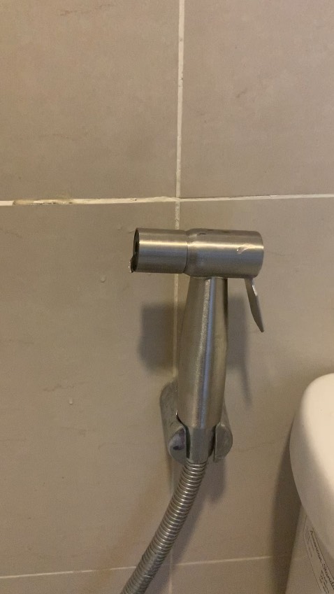 Vừa dùng được chục ngày đã bị rò rỉ nước.