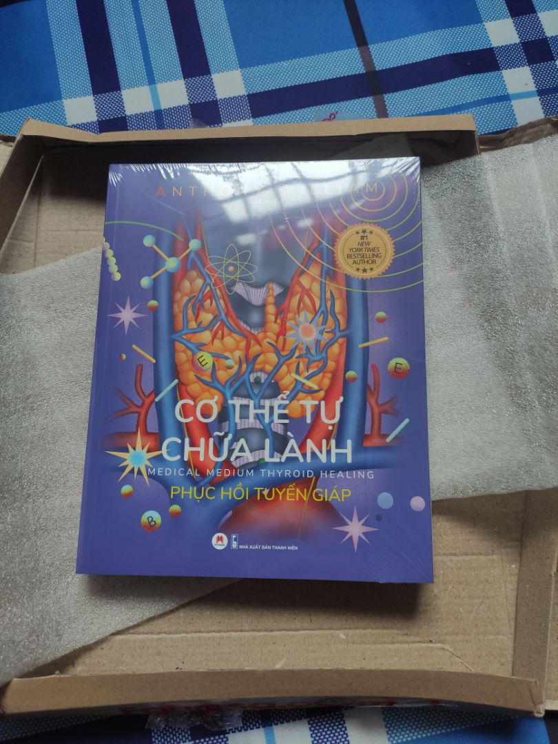Giao hàng sớm (2 ngày), gói hàng kỹ, chỉ bị cấn thứ gì đó bên phải sách một chút (mọi người nhìn kỹ ảnh mình chụp sẽ thấy). Nhưng nhìn kỹ mới thấy nên không sao cả, không ảnh hưởng tới sách. 👍👍👍
