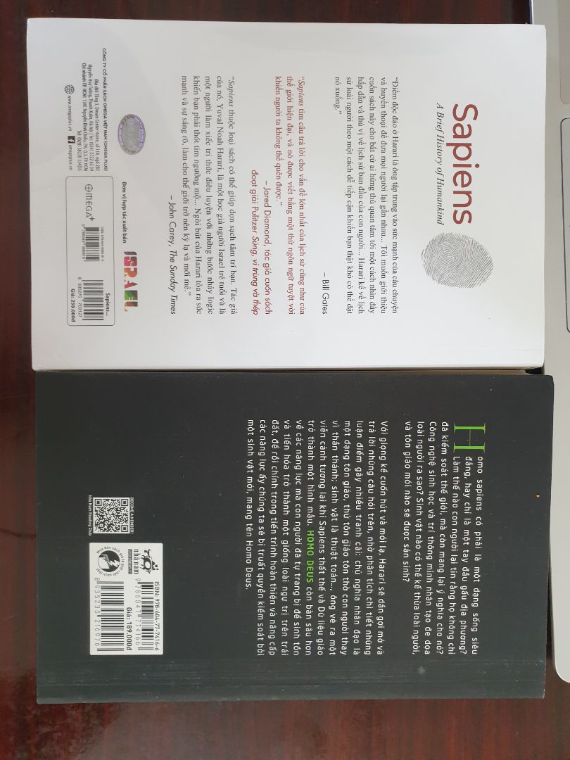 Được thầy giáo giới thiệu về tác giả Yuval Noah Harari - Nhà sử học người Do thái chuyên nghiên cứu về lịch sử thế giới, lịch sử quân sự - với những nghiên cứu, đánh giá, nhận định hấp dẫn của ông về lịch sử và tương lai. Nội dung sách hấp dẫn, cuốn hút; Trình bày đẹp rõ ràng, lượng kiến thức phong phú. Đặc biệt mua của nhà bán được giá rẻ.