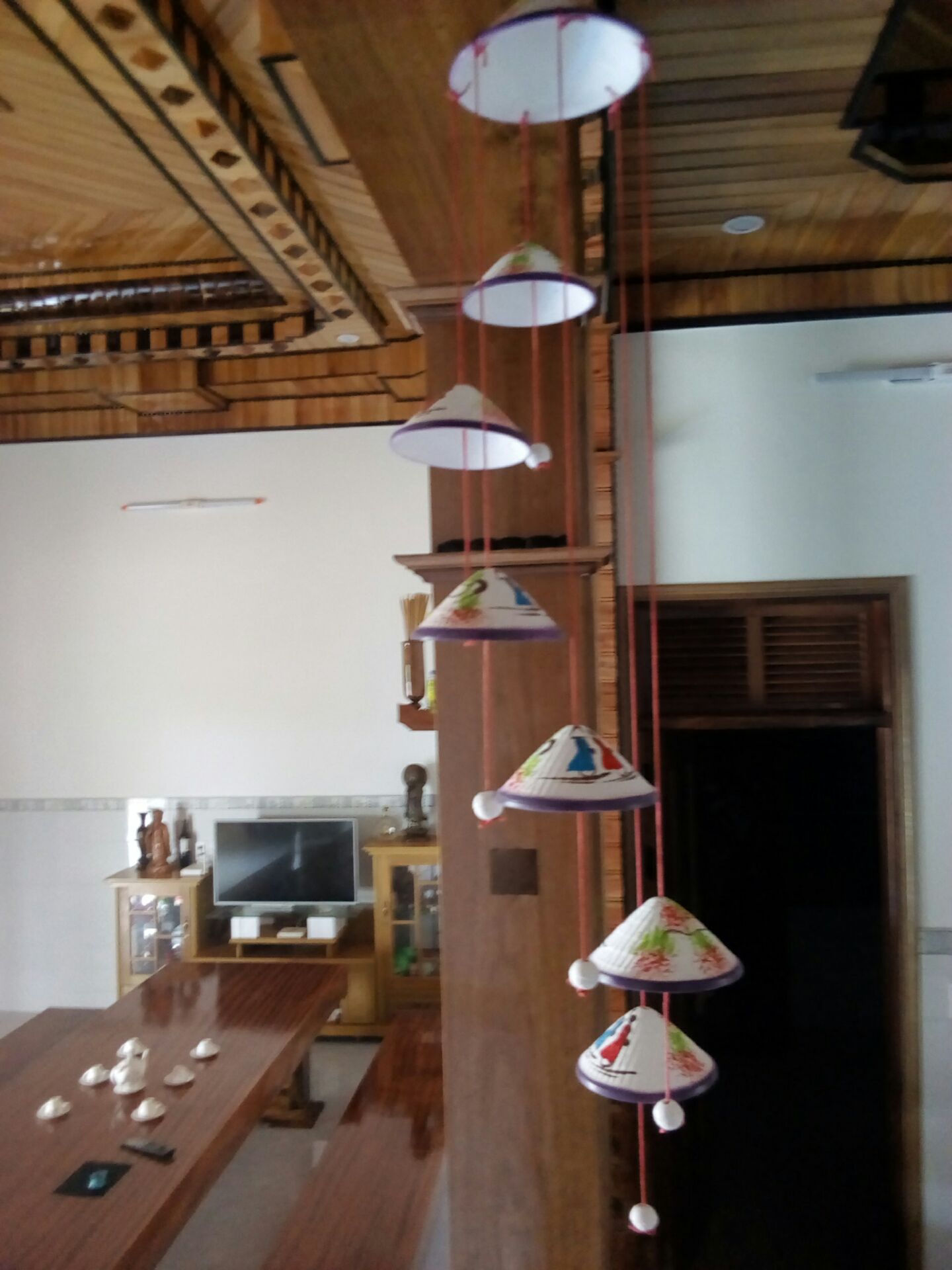 đẹp lắm ạ, tiếng chuông cũng hay nữa. chủ shop gói hàng cực kì có tâm luôn í cẩn thận ghê lắm luôn. sẽ cố gắng ủng hộ shop. với lại hàng giao nhanh hơn cả 2,3 ngày. chấm 5 sao