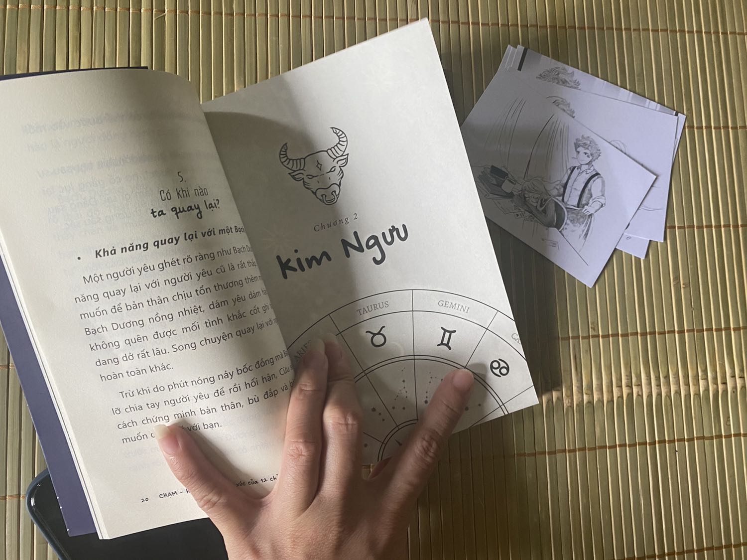 Cute khủng khíp ý. Sách thuộc chủ đề tình yêu cung hoàng đạo, mang tính giải trí cao, nhiều hình minh hoạ rất đáng yêu, tặng kèm quà để tô màu. Asbooks cũng đã nói đây đơn thuần là sách giải trí chứ không liên quan gì về kiến thức chuyên sâu chiêm tinh học, có một số cặp đôi hợp và duyên số đều căn cứ theo vị trí trên vòng hoàng đạo chứ không phân tích đủ cp 12-12. Nếu ai muốn chuyên sâu hơn thì nên tìm bộ 12 mảnh ghép nhé. Chứ chê kiểu lệch sóng như sách ko đủ sâu với chả chuyên thì hơi vô duyên nghen. Mình thấy rất cư tê đáng mua lắm luôn ý.