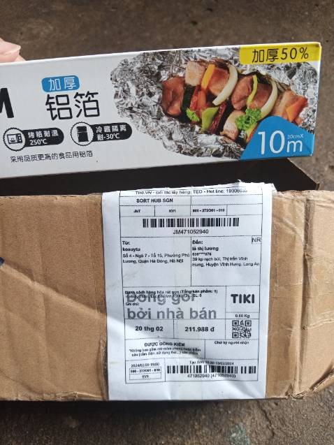 Shop gửi lộn rồi. Mua giấy thấm dầu gửi giấy bạc là sao tr. Tui mua 6b giấy thấm dầu gửi 4 hộp giấy bạc. Ship giao tới quên k kiểm. H mới lôi ra xài .