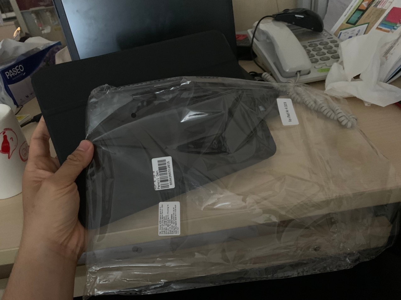 Sản phẩm bị tróc 1 đường dài ở phần viền, trước khi giao sp cũng kiểm tra lại chứ