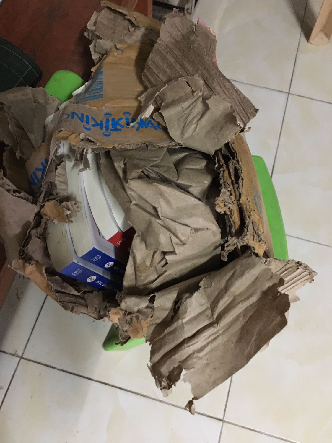 Giao hàng quá ẩu không chấp nhận đc