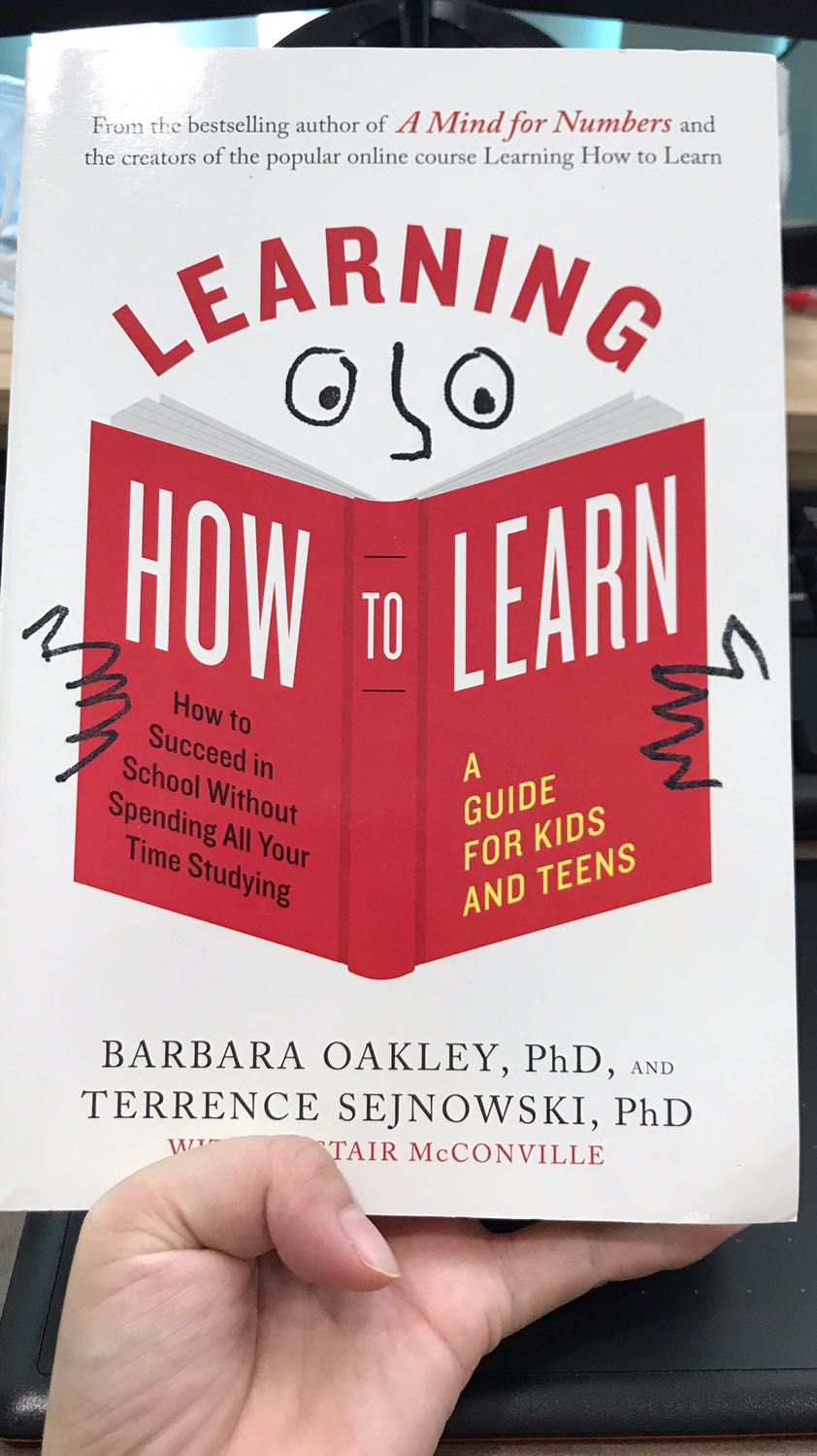 Quyển sách rất hay, bạn phải đọc từng chương chầm chậm thôi mới thấy hết cái hay của nó nha.