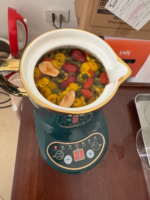 Khi cắm lên , mùi dây điện khét lẹt , Khi cắm lên , mùi dây điện khét lẹt ,