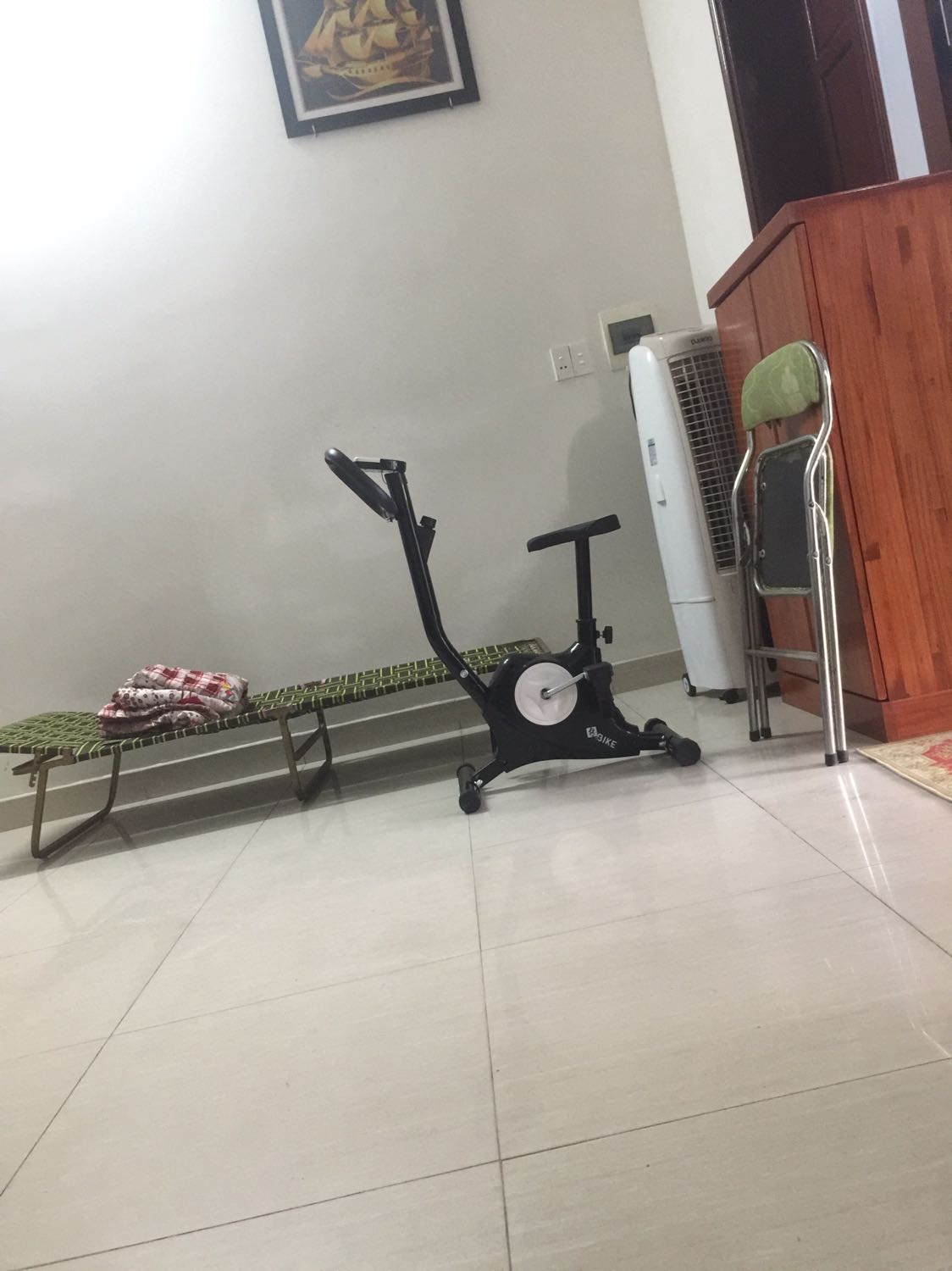 Nói chung là so với mức giá này là ok quá rồi. Xe đạp cũng khá ổn tuy là không được mượt cho lắm. Nhưng dù sao có để đạp thể dục trong nhà những khi không ra ngoài được như trời mưa gió, lạnh hay trời nắng quá Nói chung là so với mức giá này là ok quá rồi. Xe đạp cũng khá ổn tuy là không được mượt cho lắm. Nhưng dù sao có để đạp thể dục trong nhà những khi không ra ngoài được như trời mưa gió, lạnh hay trời nắng quá