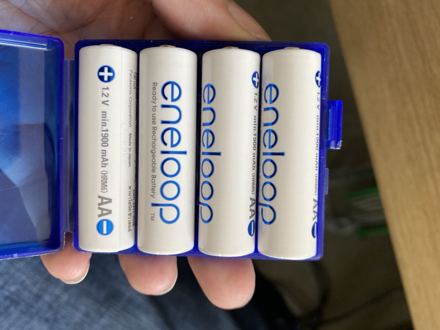 Pin chính hãng, giao hàng nhanh
Shop xuất hóa đơn chậm, Tiki làm việc cứng nhắc, sau 10 ngày điện hỏi hóa đơn thì bảo đợi 30 ngày, mà ko phản ánh với cửa hàng bán, đợi 30 ngày dài cổ gọi lại mới xử lý. 
Ai mua hàng cty nên cân nhắc.