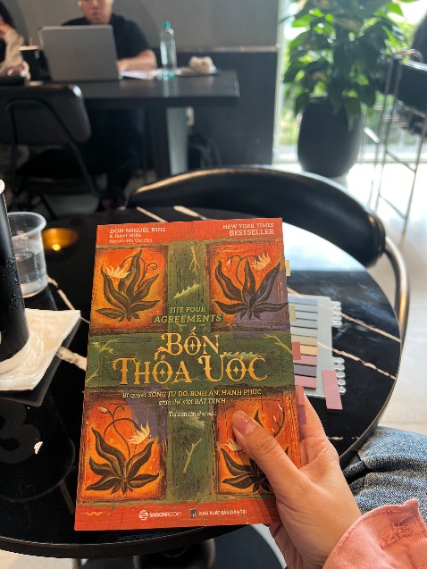 Highly rcm quyển này. Đọc để sống nhẹ nhàng lại, tha thứ cho bản thân và tha thứ cho đời