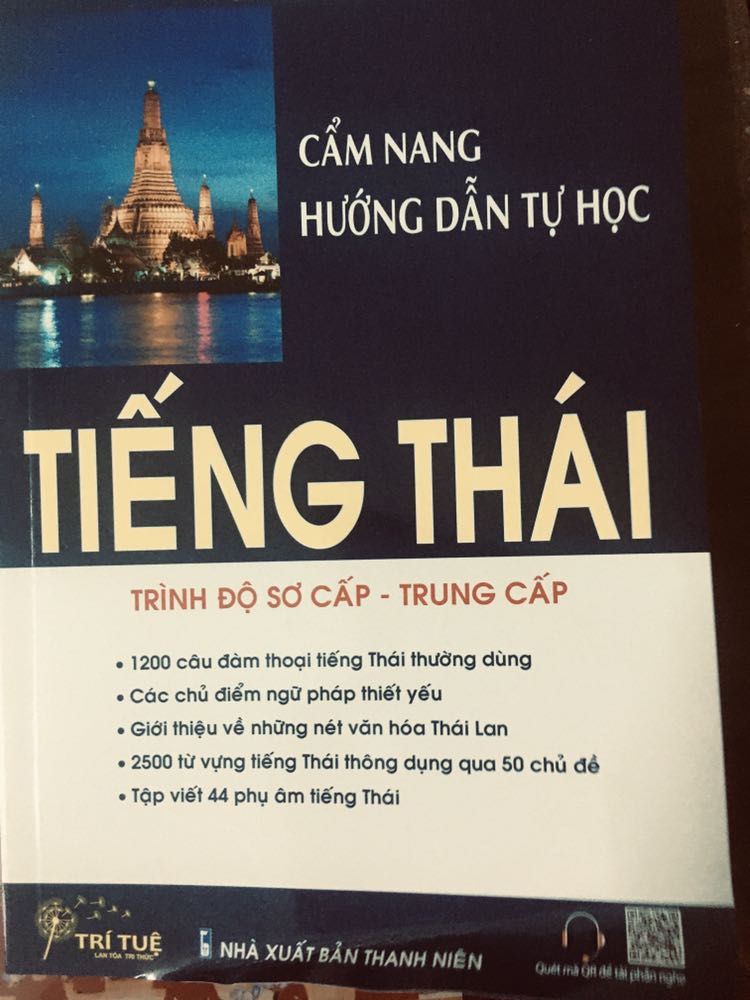 Sách không gói bảo vệ mà nhét thẳng vào hộp, trong hộp cũng không để ý kỹ, khiến sách bị gập bìa. 
Nội dung in sạch sẽ, rõ ràng.