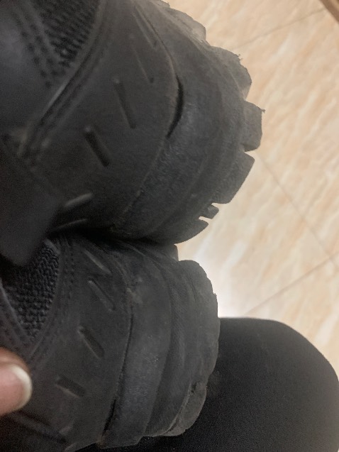 Đi dc mấy hôm bong đế làm sao trả lại đây