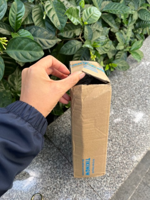 Sách mới mua mà đã bị cũ bẩn rồi, gói hàng thì quá sơ sài luôn