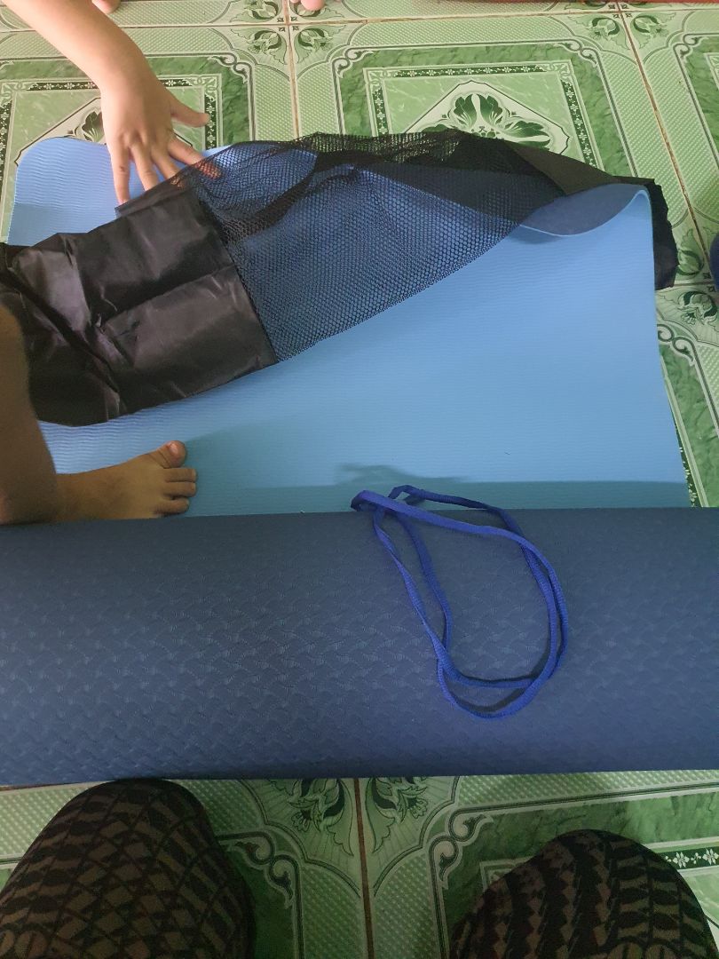 rất rất ưng sp của shop Độ dày dài rộng chuẩn như mô tả , ko hề có mùi hóa học khó chịu một chút nào nên mình nghĩ thảm rất an toàn cho sk người sd, shop giao đúng màu . Vậy nên giữa bao nhiêu shop bán thảm tập yoga thì đây chính là một trong những đc tin cậy các bạn . đây chính là chia sẻ chân thành của mình .thanks shop.