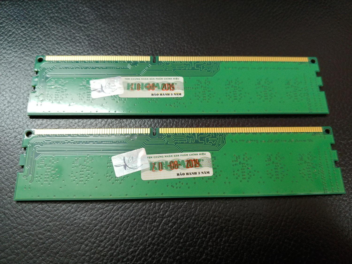 Mua thêm 2 thanh 4GB này để nâng cấp thêm RAM cho máy. Giá trên Tiki khá tốt vào  thời điểm mua (489k). Gắn vào thì máy chạy bình thường. Tuy nhiên, không thể đạt bus tối đa 1600 mà chỉ 1300 (dual channel). Trước đó khi chỉ có 2 thanh RAM cũ (Corsair) thì được 1600. Không biết có phải do mainboard không (Gigabyte B75-D3V), đã chỉnh XMP trong BIOS. Ngoài vấn đề đó ra thì đến giờ vẫn ổn.