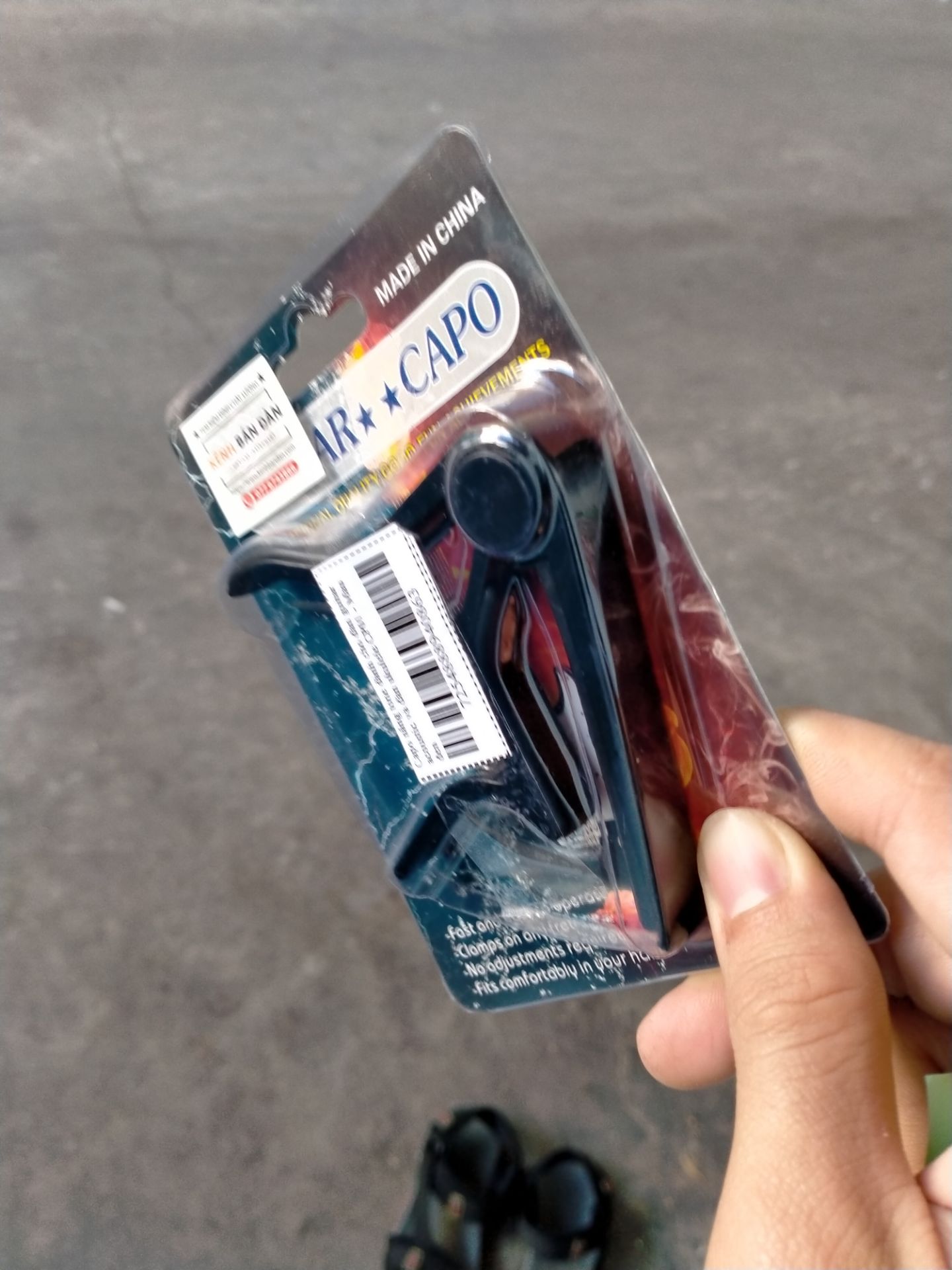 capo nhỏ gọn, vừa tay và rất êm