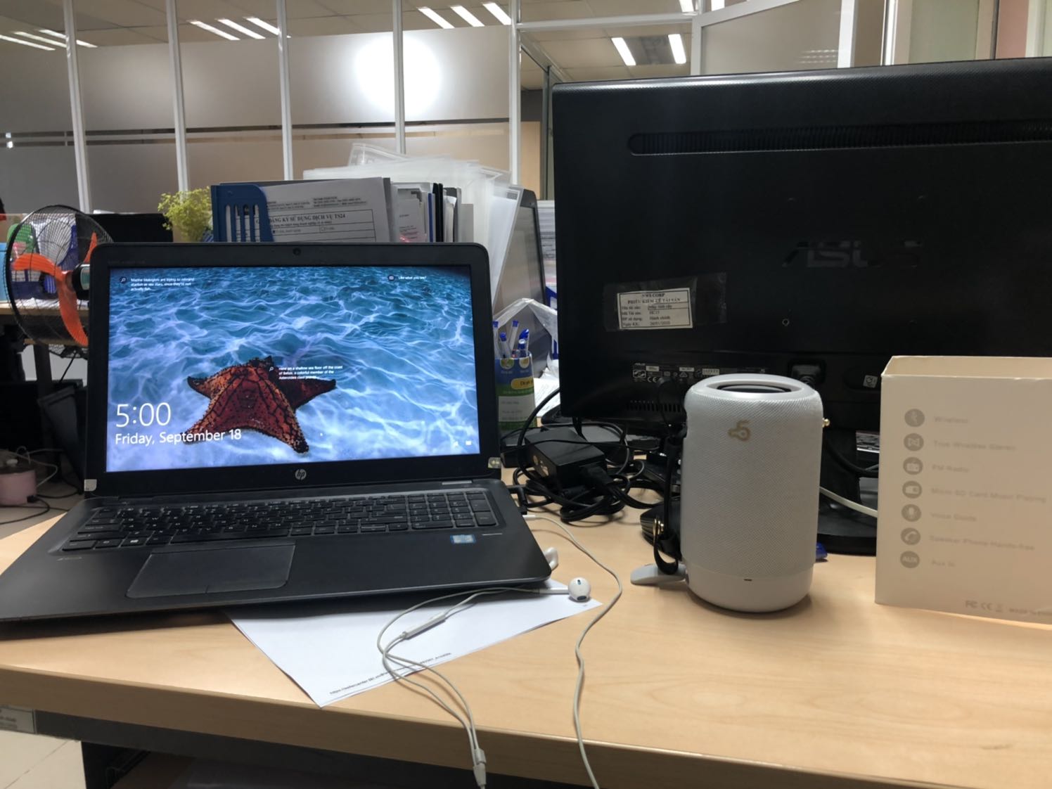 Giao hàng nhanh ***, loa nghe nhạc sàn chất phết. Có cả khe cắm thẻ nhớ. Không thể không đánh giá 5* cho sp này