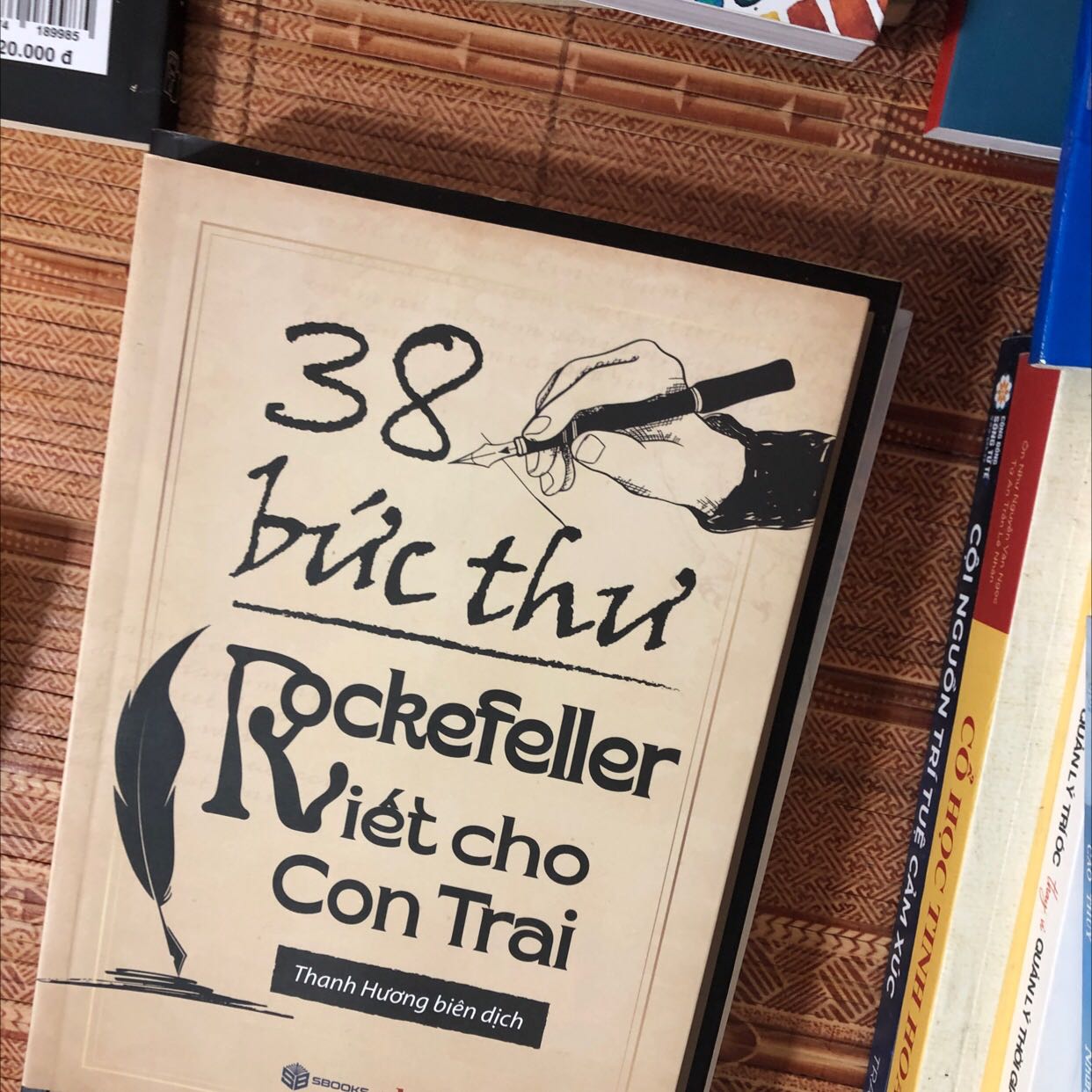 Cuốn sách dành cho cả người lớn và trẻ em, hãy dạy con mình những điều tốt đẹp ngay từ nhỏ. 38 bức thư là lời dạy của người cha tài năng và trí tuệ sâu sắc, có cả dũng và trí. Là hành trang vững chãi cho trê bước vào đời.