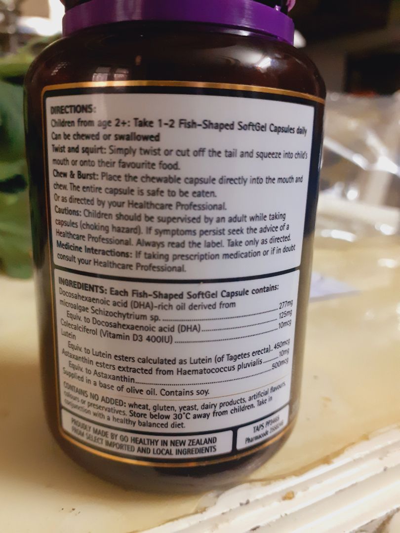 Viên nhai thơm, ngọt vị cam dễ ăn, các bé nhà mình thường rất kén ăn, nhưng lần này khen ngon và rất thích. Mừng quá! Tìm được sản phẩm phù hợp.