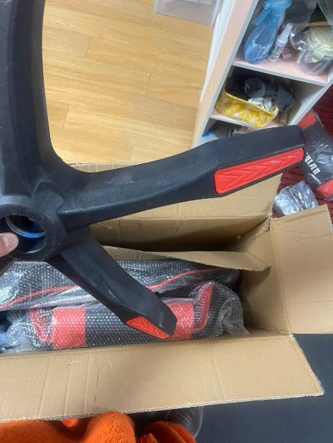 Ghế đẹp, chắc chắn phù hợp với số tiền bỏ ra, ngồi em này lâu đỡ đau lưng và vai hẳn 😁