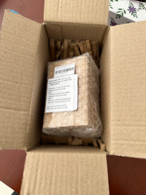 Tiki giao siêu lẹ luôn, đóng gói siêu xịn. Mình nhận hàng k bị bể vỡ gì cả. Mùi white tea này cũng thơm lắm