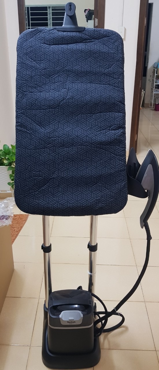 Mua sản phẩm đắc tiền mà cái hướng dẫn không làm cho khách hàng rõ ràng, phải tự lên youtube tìm cách lắp ráp, ráp xong không biết đổ bao nhiêu nước là đủ và cách nhận biết khi nào cần thêm nước, làm sao vệ sinh bên trong thùng. Hãng lớn như Tefal chứ phải đâu sạp ở chợ mà nhiều KH than phiền về HDSD lâu nay không cải thiện.