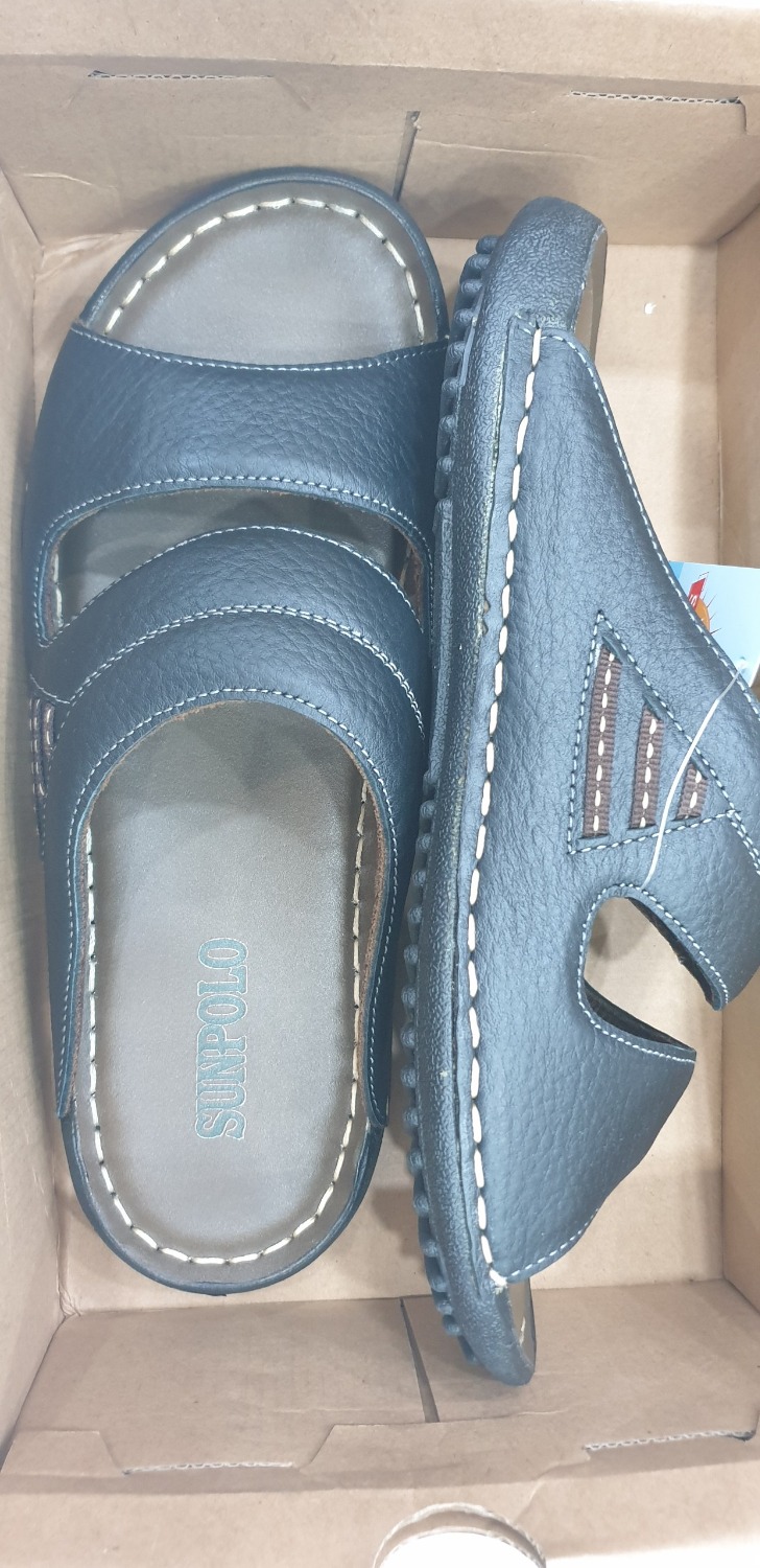 Hàng da bò thật, dày luôn, may khâu rất công phu chắc chắn, nhìn cứng cáp lắm không biết bao giờ hư, đã mua giày của SUNPOLO nhiều nơi khác, nay mua Tiki rất tiện lợi dù hàng giao hơi lâu tí thôi, Tiki giao nhanh hơn nữa thì điểm 10 trọn vẹn!