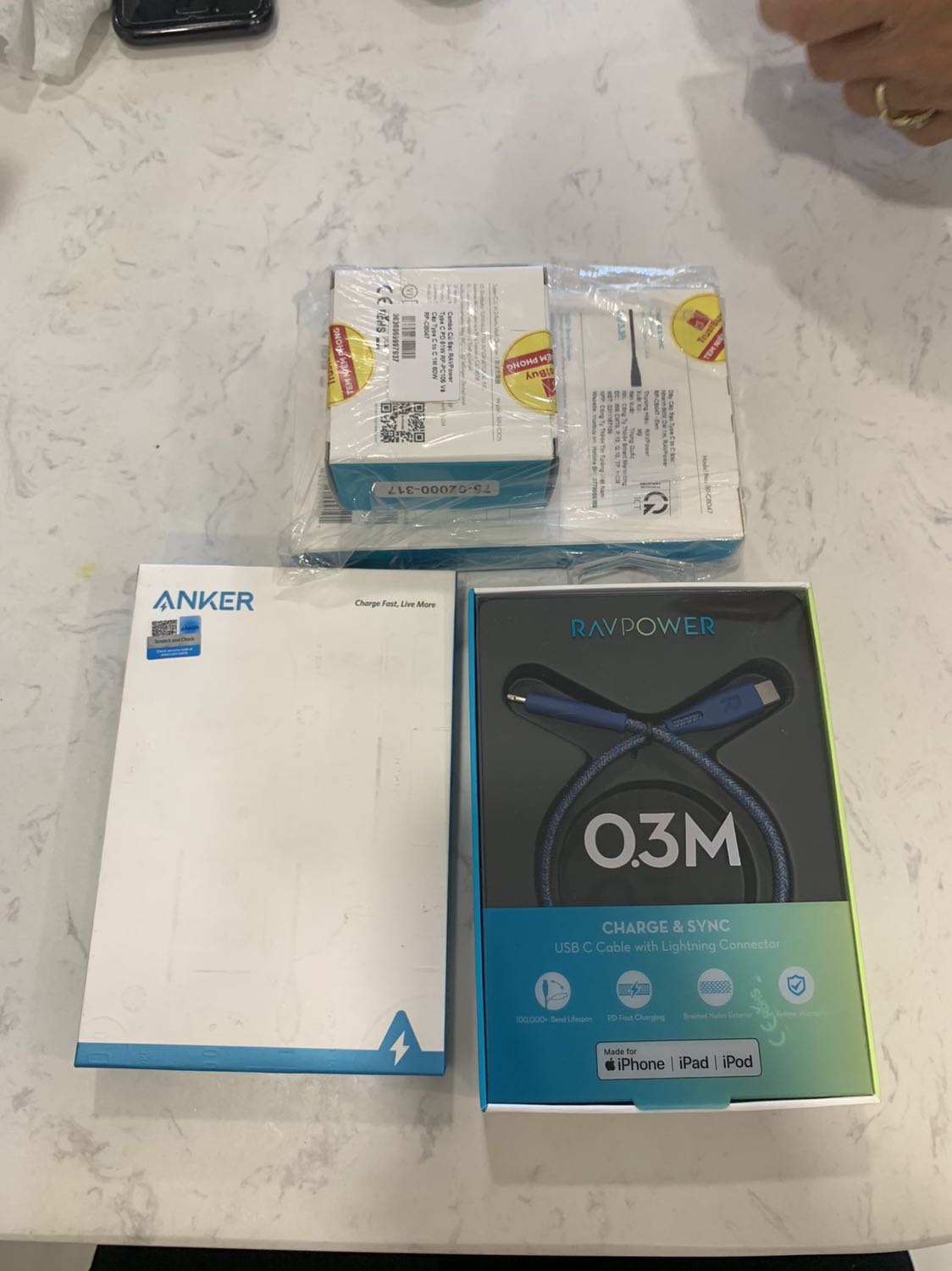 Lần đầu dùng củ sạc R, thấy chắc chắn, sạc nhanh, không nóng, dùng ok nhé mn