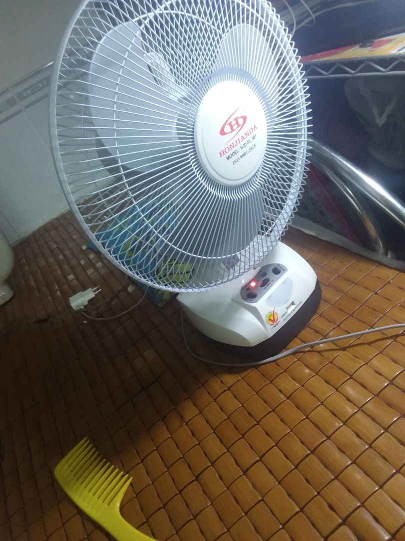 hàng đẹp chất lượng cao công suất mạnh quá trừng luôn , usb đúng chuẩn sạc nhanh, treo được trên tường hoặc sài để bàn luôn, có 2 chế độ là sài pin và vừa sài vừa sạc , đóng gói tốt , an tâm, quạt hay nên mình cho shop 5 sao luôn