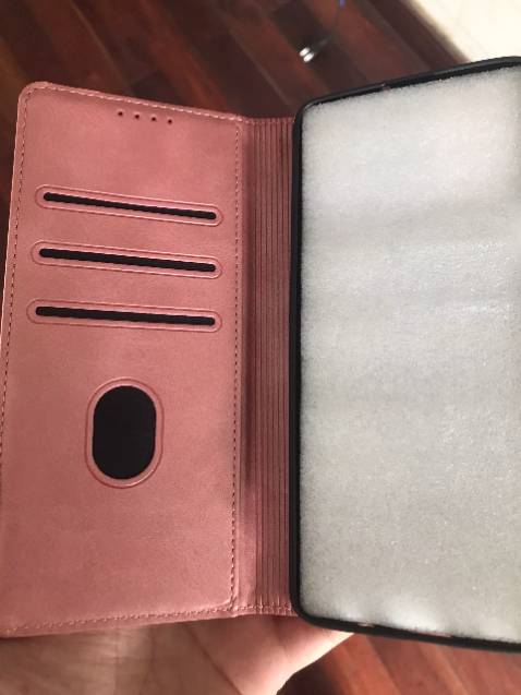 Bao da nhận về đúng như quảng cáo nha, chuẩn ko cần chỉnh luôn, rất đáng tiền nha. Máy lắp vô vừa in luôn, mà đựng thẻ rất là gọn gàng tiện lợi. Shop làm ăn uy tín chứ ko như cái shop bữa trc mua, đã giao sai lại còn chặn luôn chát. Nên mua ủng hộ nhé, hàng bao đẹp....