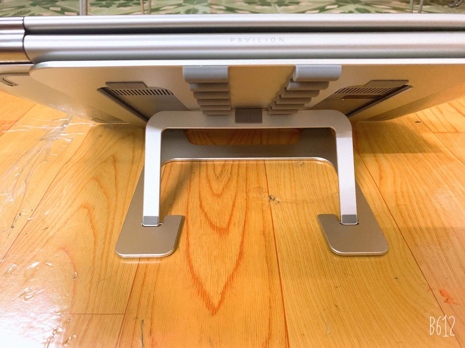 Giống mô tả có thể sử dụng lap hoặc đọc sách hài lòng cho sản phẩm chất lượng này, điểm cộng cho shop là đóng gói chuyên nghiệp