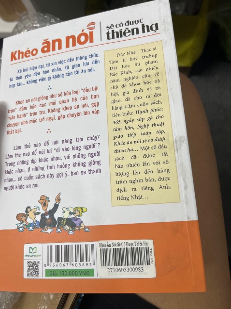 sao lại giao sách cũ cho khách, đã vậy còn không lau bụi nữa, cho 4 sao vì anh shipper nếu k thì chỉ còn 3 sao thôi :)))