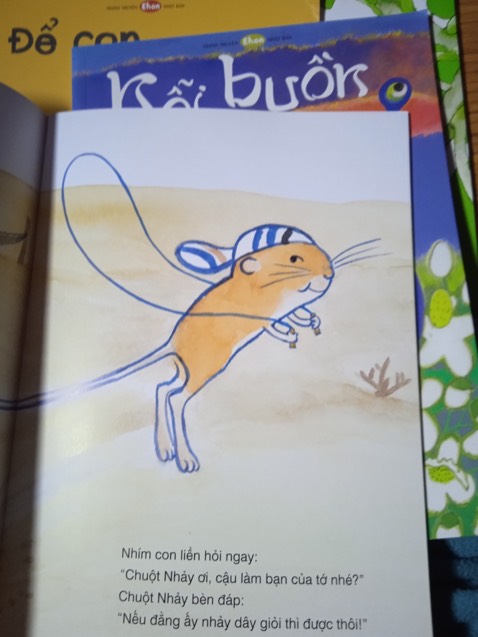 hình vẽ cuốn này khá là cổ điển, trang sách về các món quà cũng ý nghĩa