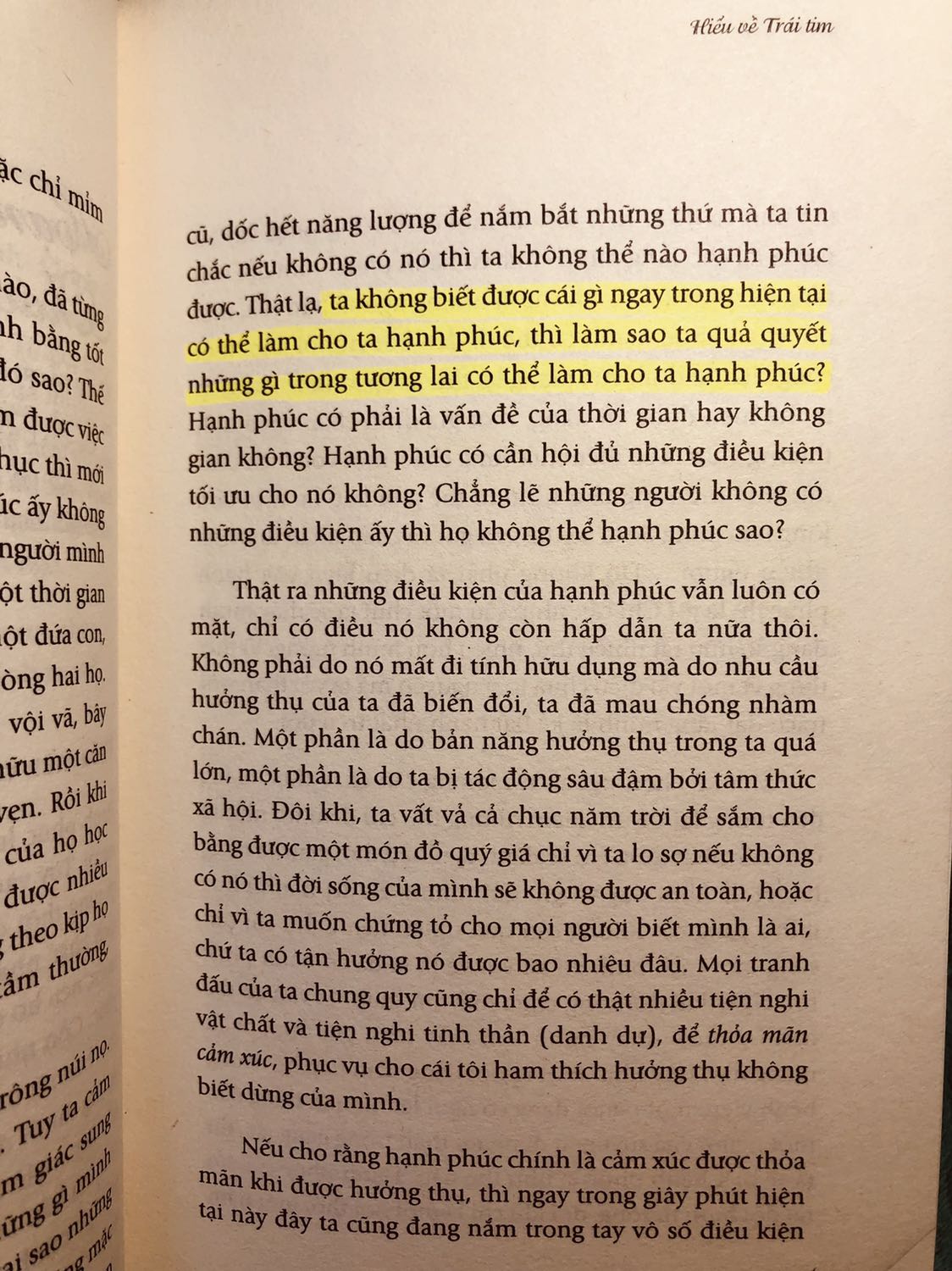 - Một cuốn sách thật sự rất hay. Lời văn gần gũi, dễ đọc, dễ hiểu. Những bài viết, những câu chuyện của tác giả rất gần với cuộc sống của chúng ta. Những vấn đề xã hội, những hành động, suy nghĩ của con người đối với các sự việc xảy ra trong cuộc sống hàng ngày. 
- Giải thích phiền muộn là gì, tại sao con người phiền muộn. Ham muốn là gì, vì sao đã đạt được ham muốn mà vẫn không hạnh phúc. 
- Tác giả nêu lên những căn bệnh phiền não của con người trong xã hội hiện nay và nguyên nhân của nó. Đồng thời cũng có những phương pháp hướng dẫn chúng ta thoát ra những khổ đau ấy. 
- Quyển sách sẽ là một liều thuốc tốt cho những ai đang muốn giải quyết những vấn đề phiền lòng trong tâm mình. 
- Vài dòng cảm nhận của mình khi đọc sách ❤️